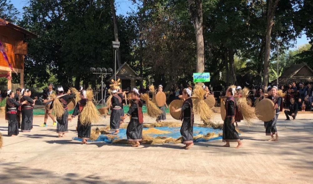 บุญเดือน 3 ประเพณีไขประตูเล้าชาวภูไท