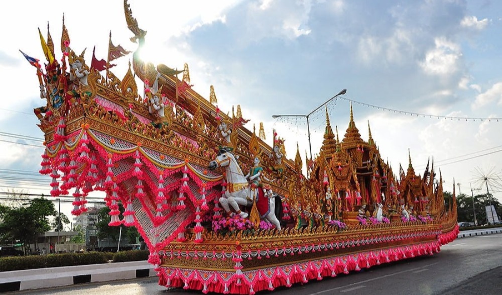 ประเพณีบั้งไฟล้าน ตำนานม้าคำไหล