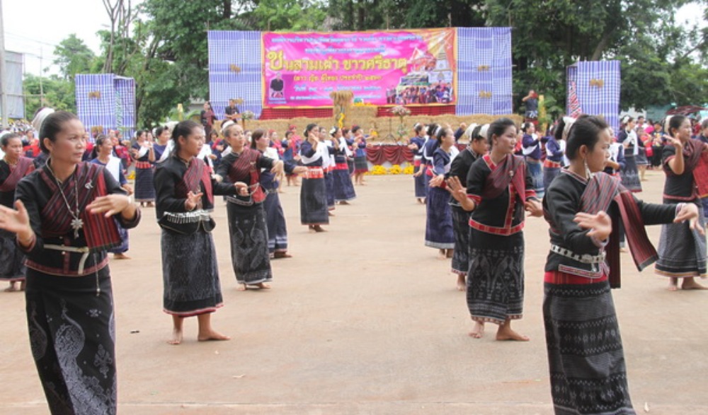 ประเพณีชนสามเผ่าภูไทชาวศรีธาตุ