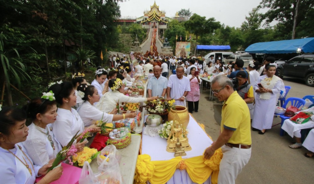 พิธีทำบุญตักบาตรเทโวโรหณะ วัดรัตนคูหา (ถ้ำผากล้วย)