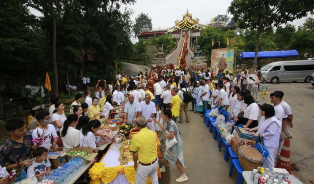 พิธีทำบุญตักบาตรเทโวโรหณะ วัดรัตนคูหา (ถ้ำผากล้วย)
