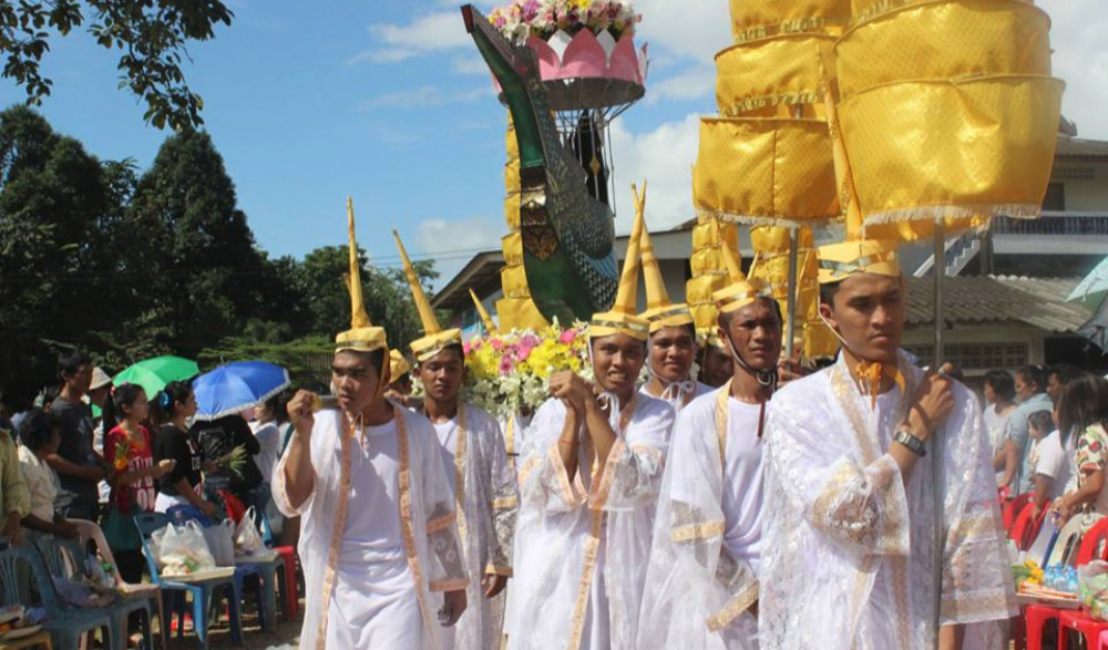 ประเพณีตักบาตรเทโว วัดบ้านหงาว ระนอง