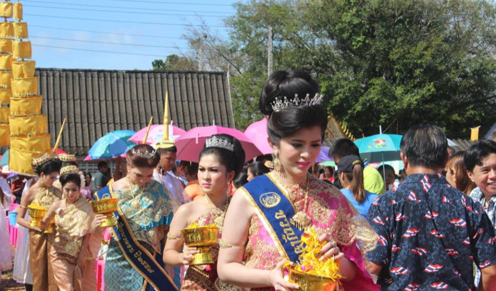 ประเพณีตักบาตรเทโว วัดบ้านหงาว ระนอง