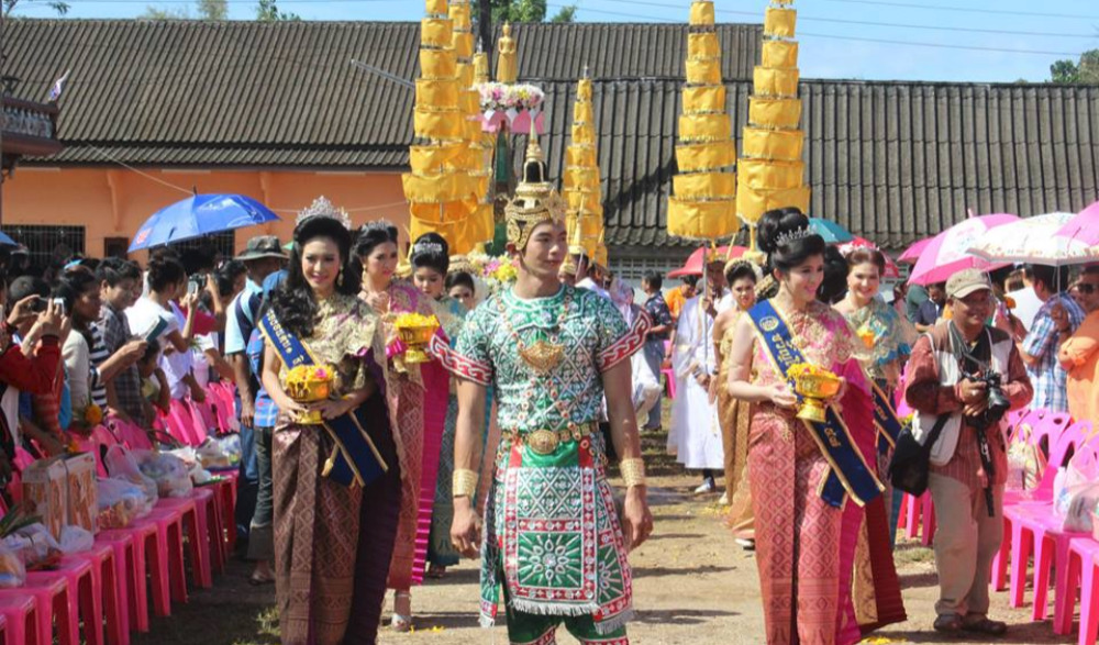 ประเพณีตักบาตรเทโว วัดบ้านหงาว ระนอง