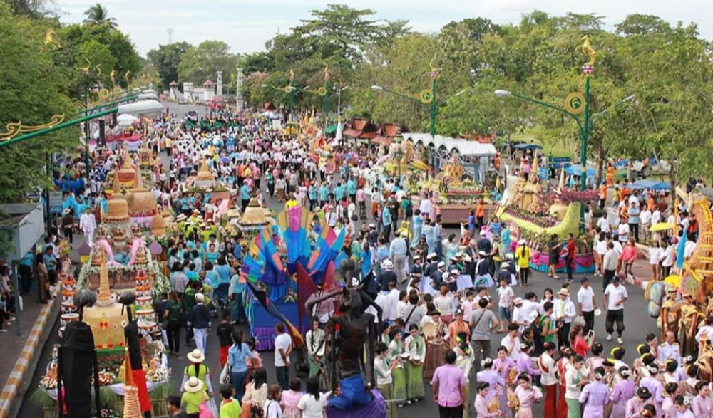 ประเพณีเทศกาลบุญสารทเดือนสิบและงานกาชาดจังหวัดนครศรีธรรมราช