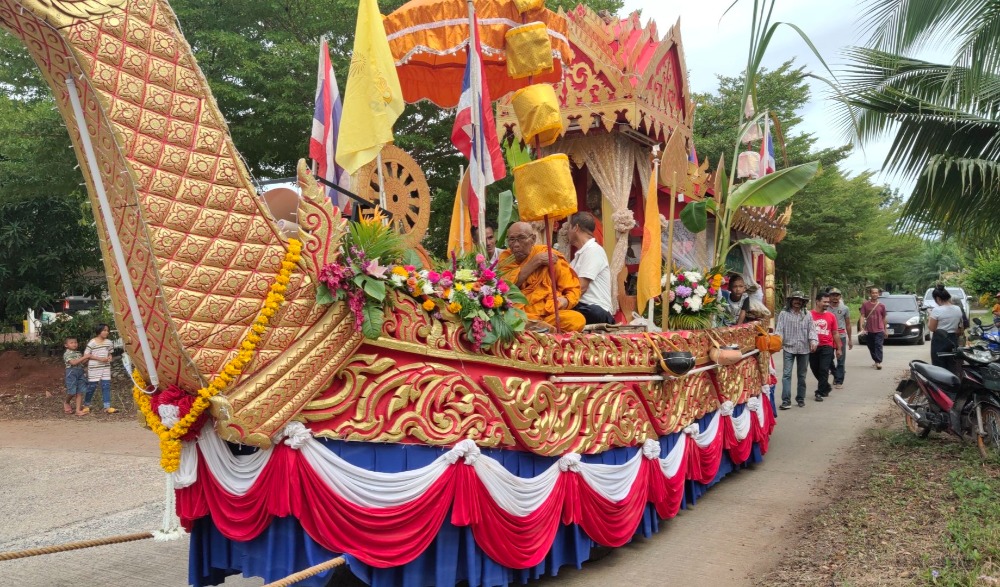 ประเพณีชักพระ