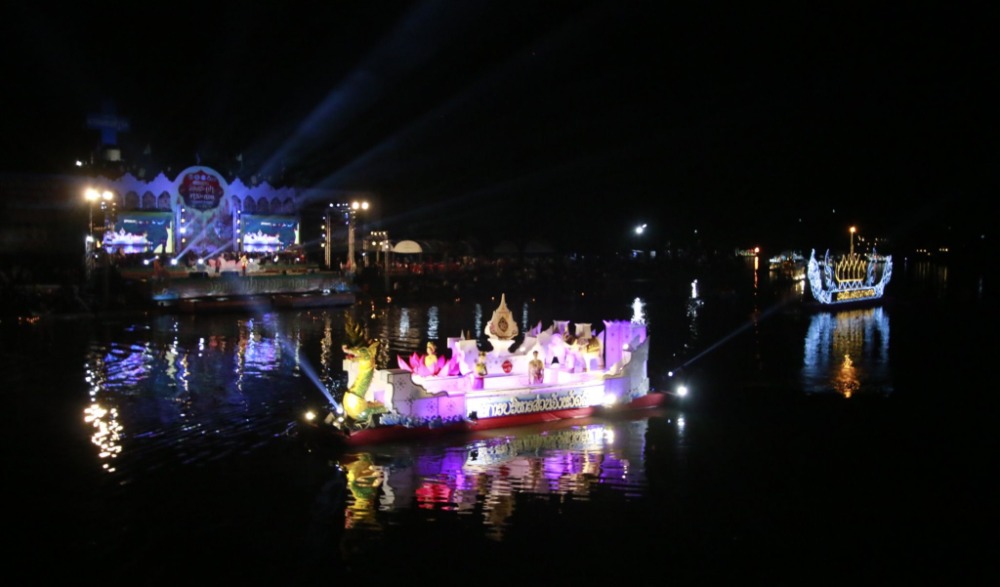ประเพณี “ล่องสะเปาจาวละกอน”