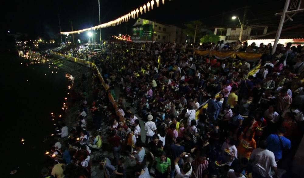 ประเพณี “ล่องสะเปาจาวละกอน”