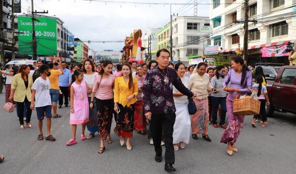 ประเพณีชักพระและตักบาตรเทโว