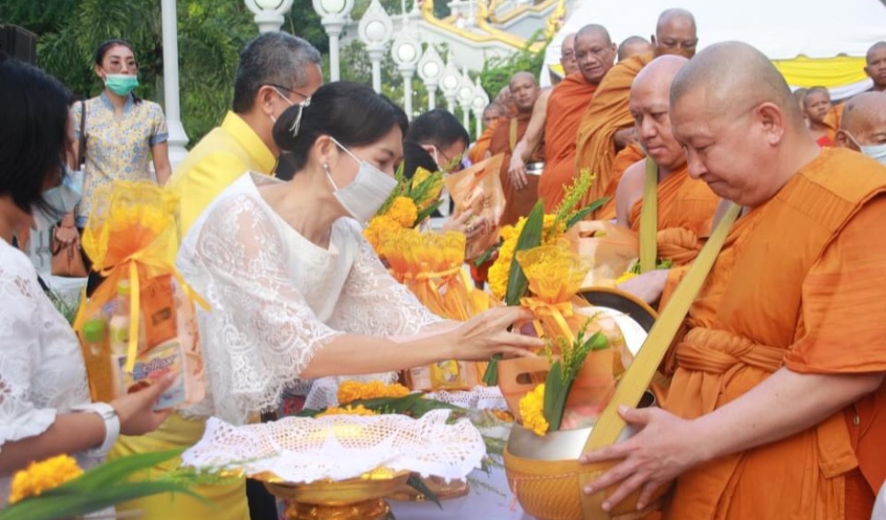 ประเพณีชักพระและตักบาตรเทโว