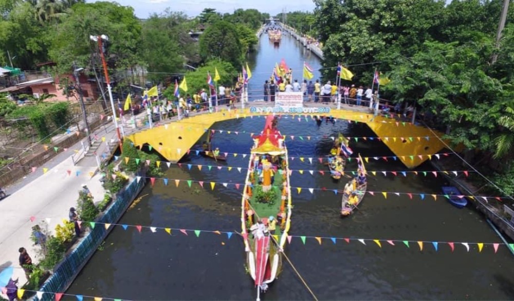 ประเพณีแห่เทียนทางน้ำวัดหนองพะอง