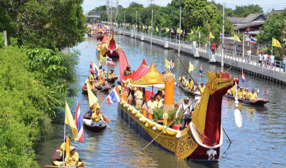 ประเพณีแห่เทียนทางน้ำวัดหนองพะอง