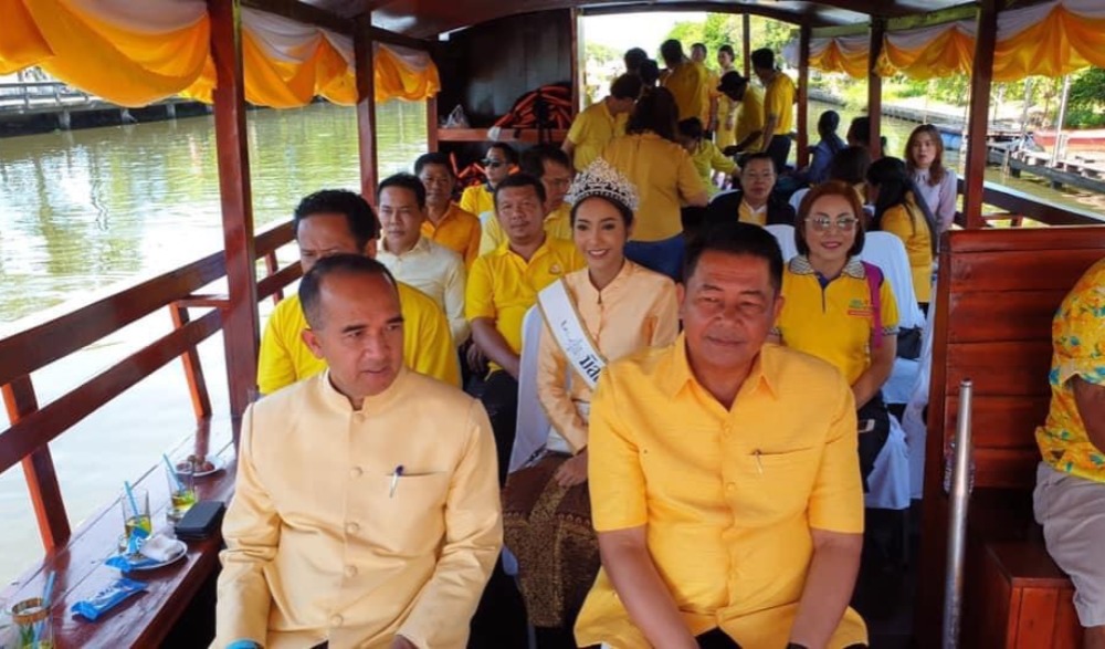 ประเพณีแห่เทียนทางน้ำวัดหนองพะอง