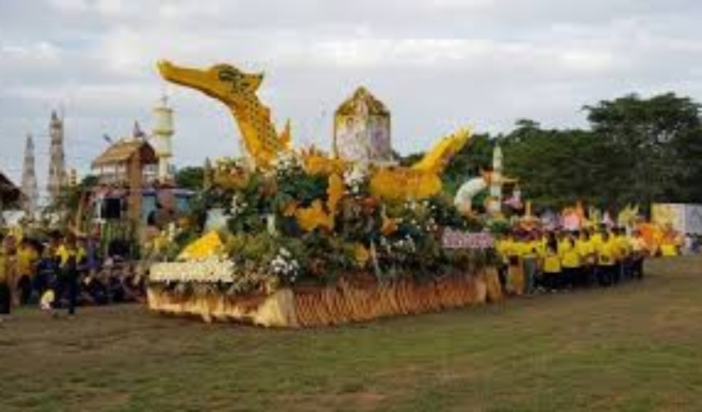 งานประเพณีแห่เทียนจำนำพรรษา อำเภอห้วยกระเจา
