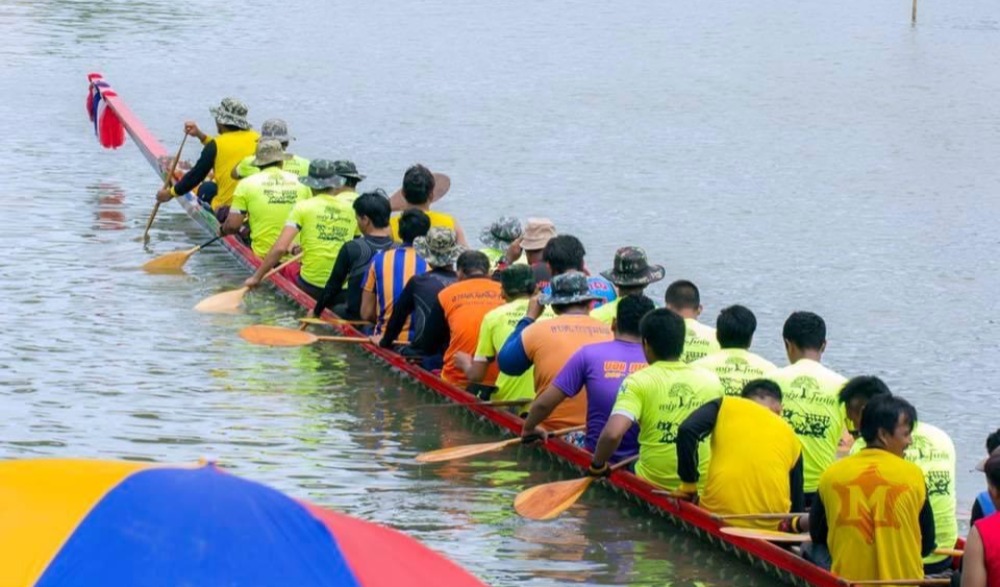 ประเพณีแข่งเรือยาว ชิงถ้วยพระราชทาน สมเด็จพระกนิษฐาธิราชเจ้า กรมสมเด็จพระเทพรัตนราชสุดา  เจ้าฟ้ามหาจักรีสิรินธรฯ  สยามบรมราชกุมารี