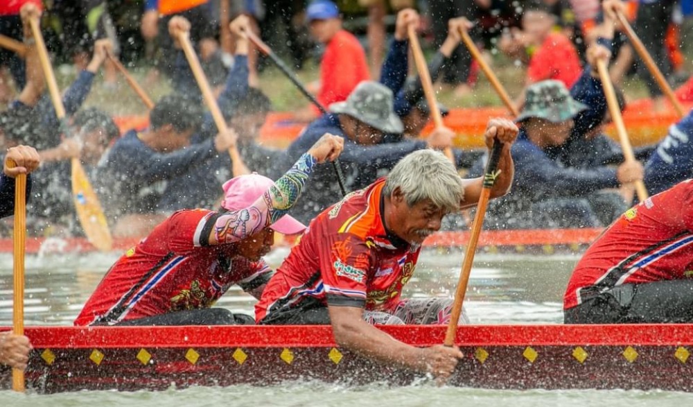 ประเพณีแข่งเรือยาว ชิงถ้วยพระราชทาน สมเด็จพระกนิษฐาธิราชเจ้า กรมสมเด็จพระเทพรัตนราชสุดา เจ้าฟ้ามหาจักรีสิรินธรฯ สยามบรมราชกุมารี