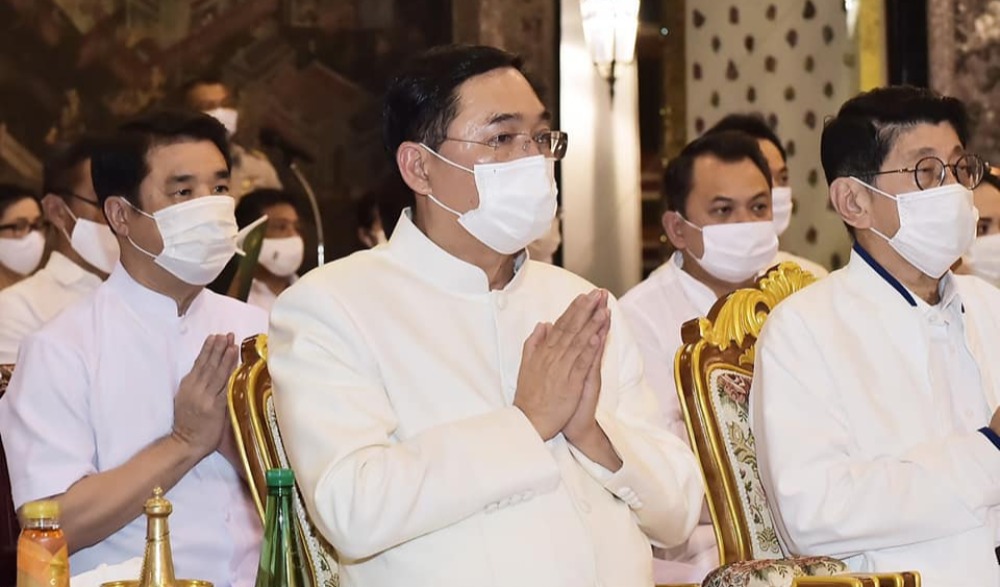 รัฐบาลเชิญชวนพุทธศาสนิกชนร่วมพิธีเจริญพระพุทธมนต์ทุกวันเสาร์ จนถึง 5 ธันวา เพื่อน้อมรำลึกในพระมหากรุณาธิคุณ ร.9 เพื่อความเป็นสิริมงคลของประเทศ