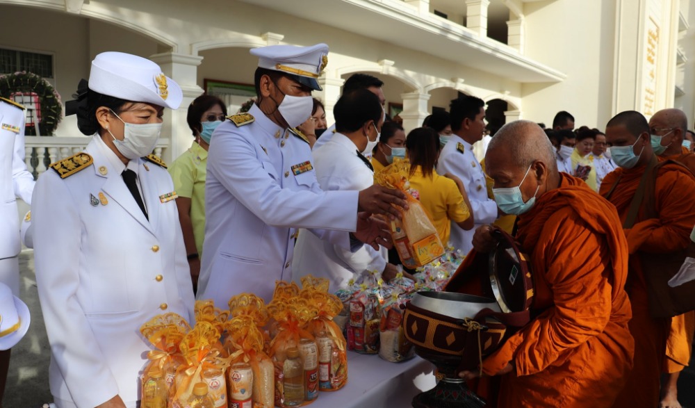 เข้าร่วมพิธีเนื่องในวันคล้ายวันสวรรคตพระบาทสมเด็จพระมงกุฎเกล้าเจ้าอยู่หัว