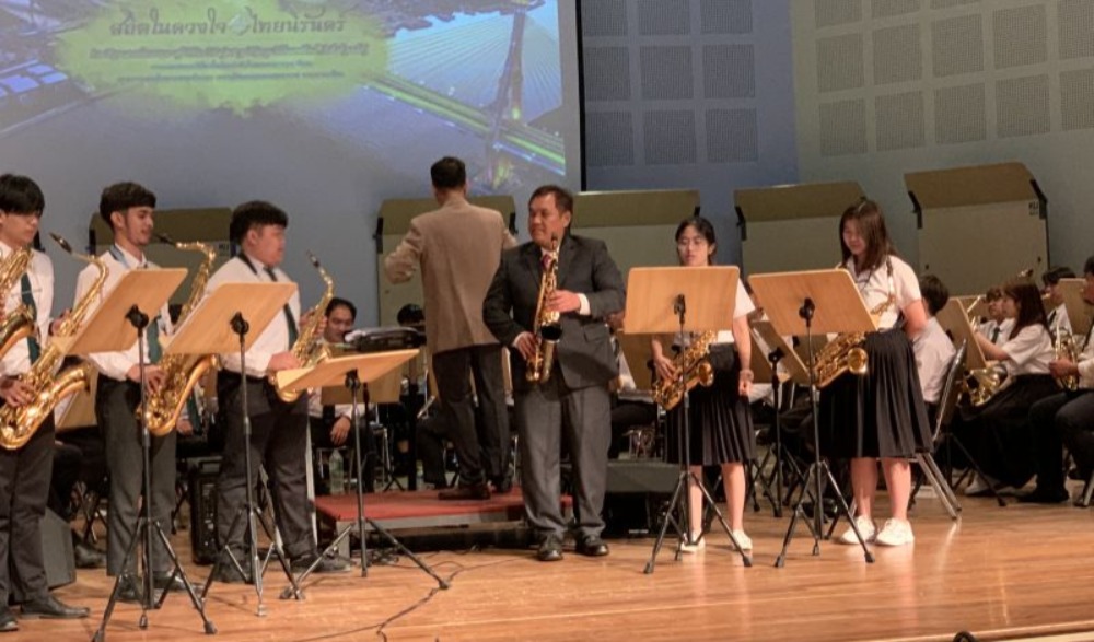 คอนเสิร์ต “ สถิตในดวงใจ ไทยนิรันดร์ ”