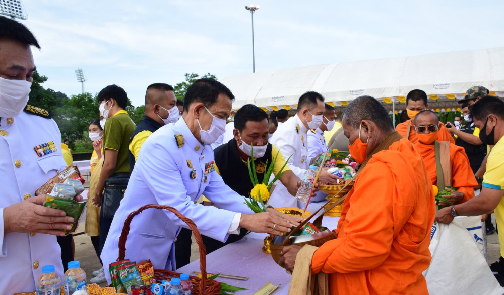 พิธีทำบุญตักบาตรพระสงฆ์และสามเณร  5 ธันวาคม 2563