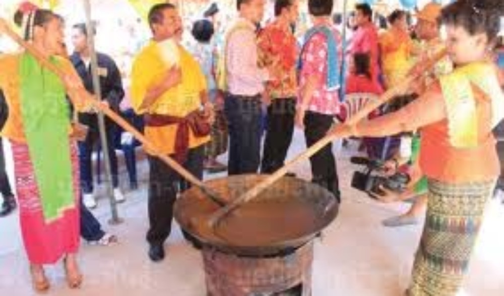 งานประเพณีกวนกาละแมรามัญ
