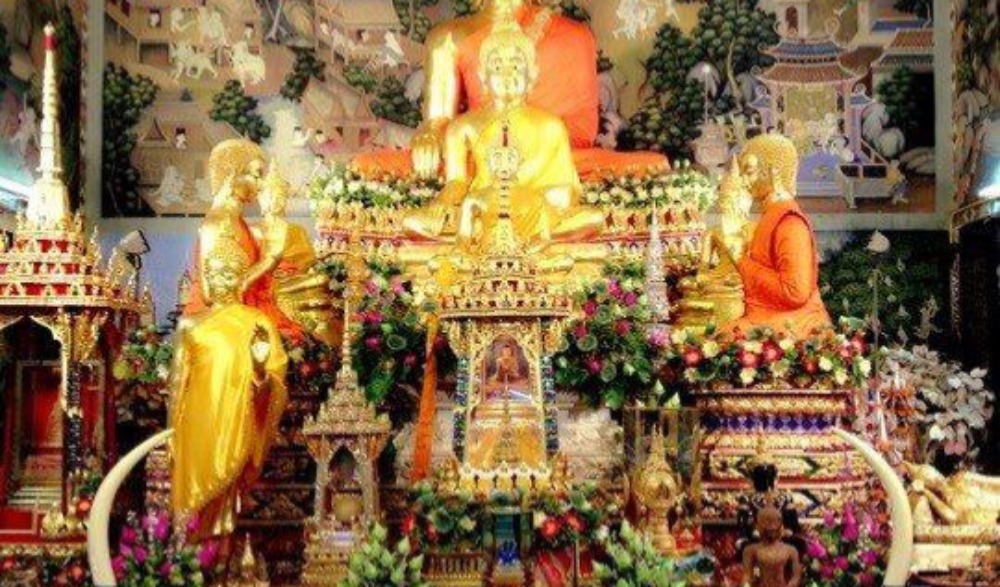 เทศกาลประเพณีประจำปีปิดทองหลวงพ่อในกุฏิ วัดกุยบุรี