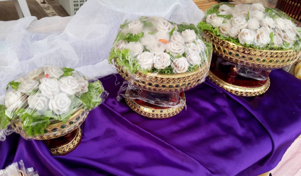 เที่ยวงานวัดย้อนยุคเมืองพระบาง นมัสการหลวงพ่อทอง ประจำปี 2564
