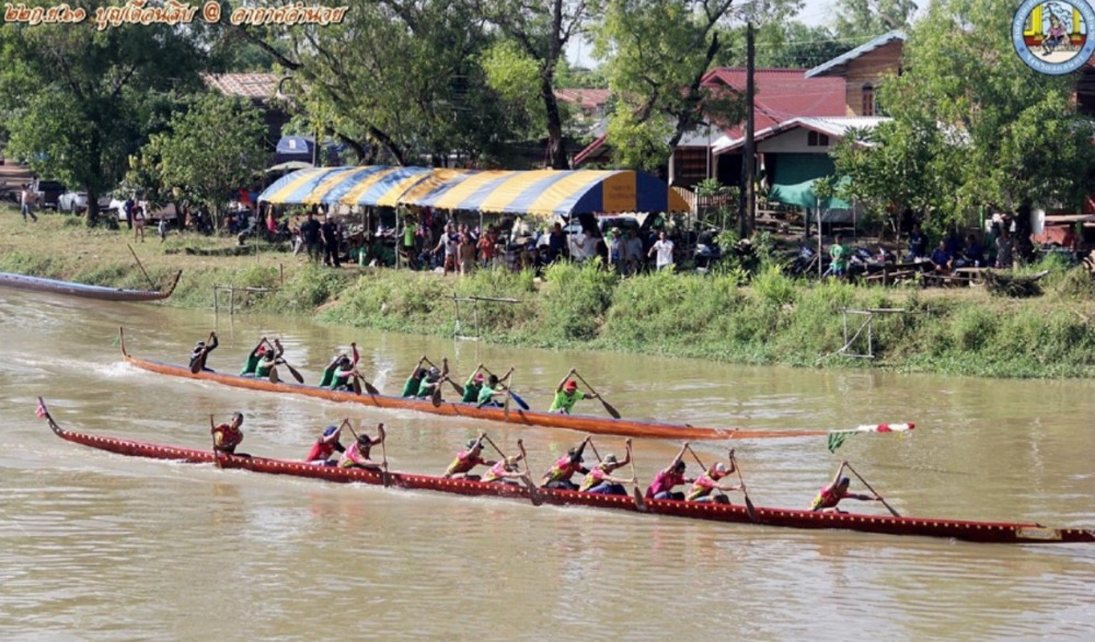 งานประเพณีบุญเดือนสิบ แข่งเรือยาว ไหลเรือไฟ ไหว้พระแก้วคู่บ้าน