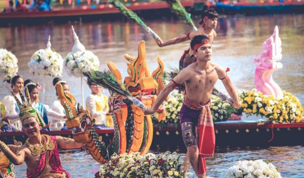 งานประเพณีแห่ปราสาทผึ้งและแข่งขันเรือยาวชิงถ้วยพระราชทานสมเด็จพระเทพรัตนราชสุดาฯ สยามบรมราชกุมารี