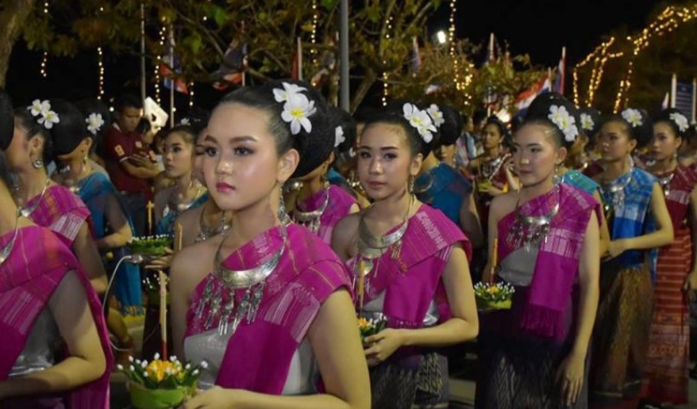 งานเทศกาลลอยพระประทีปพระราชทาน สิบสองเพ็งไทสกล