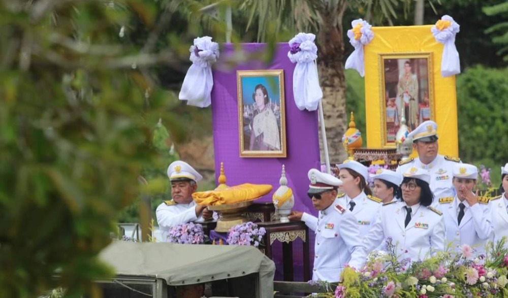 ประเพณีแห่ผ้าห่มพระบรมธาตุสวี