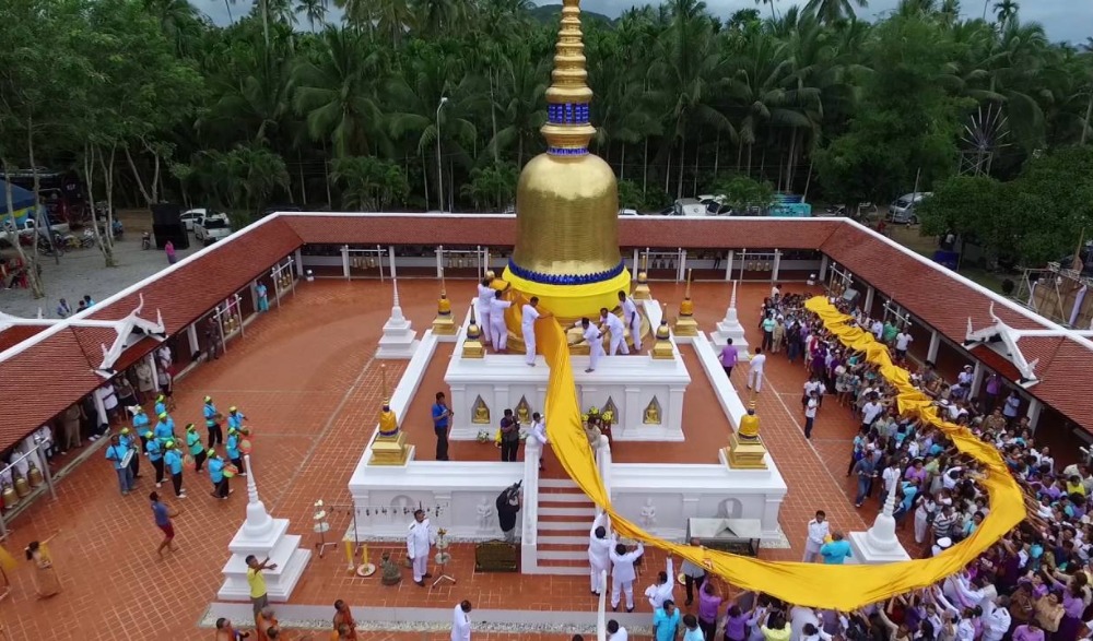 ประเพณีแห่ผ้าห่มพระบรมธาตุสวี