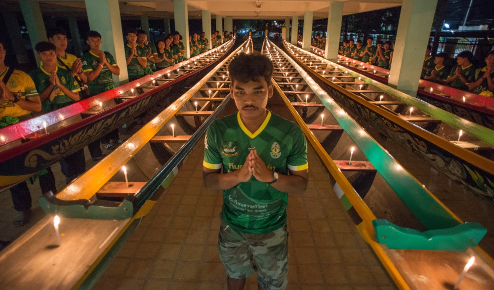 ประเพณีแห่พระแข่งเรือ ขึ้นโขนชิงธง