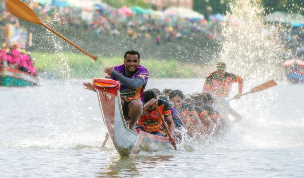 ประเพณีแห่พระแข่งเรือ ขึ้นโขนชิงธง