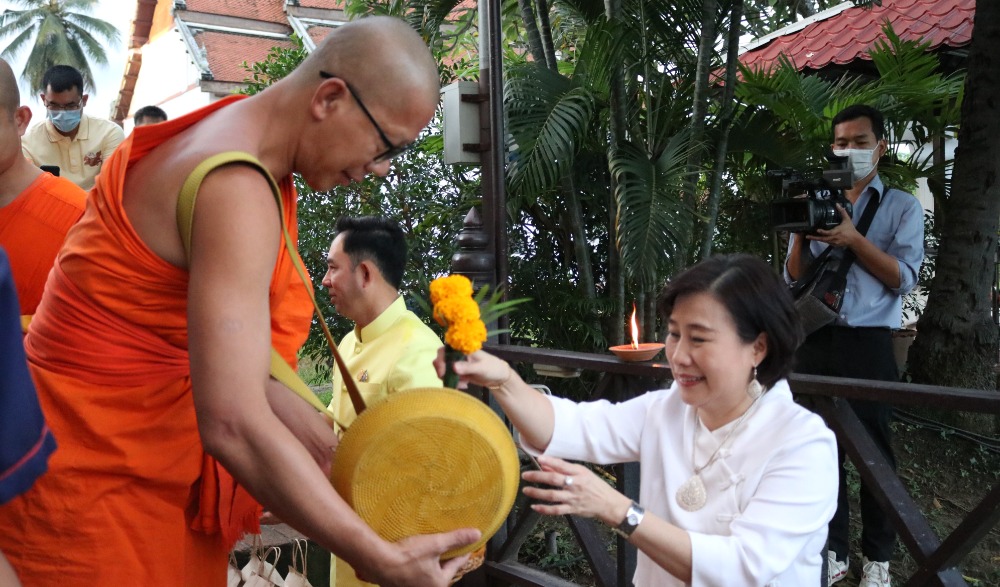 งานประเพณีลอยกระทงเผาเทียน เล่นไฟ จังหวัดสุโขทัย ประจำปี 2563