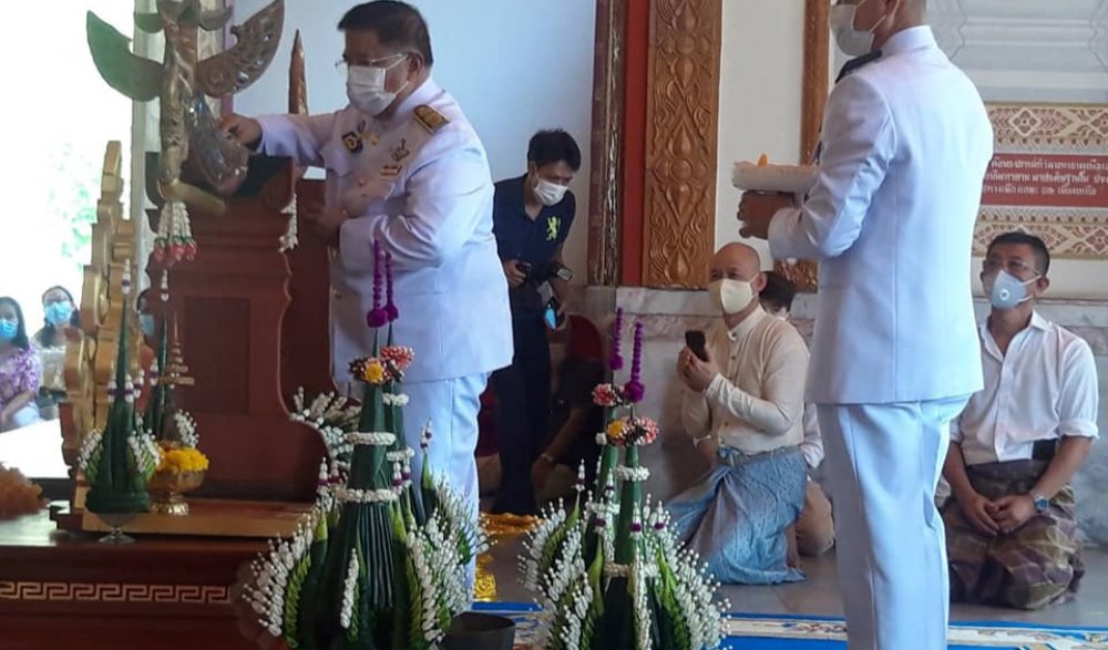 สมเด็จพระกนิษฐาธิราชเจ้า กรมสมเด็จพระเทพรัตนราชสุดาฯ สยามบรมราชกุมารี ทรงพระกรุณาโปรดเกล้าฯ พระราชทานน้ำสรงพระแก้วบุษราคัมประจำปี ๒๕๖๔