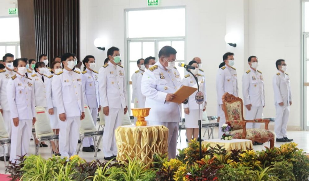พิธีวางพวงมาลาดอกไม้สดถวายสักการะ พระบรมฉายาทิศลักษณ์สมเด็จพระนเรศวรมหาราช เนื่องใน “วันคล้ายวันสวรรคตสมเด็จพระนเรศวรมหาราช ประจำปี ๒๕๖๔