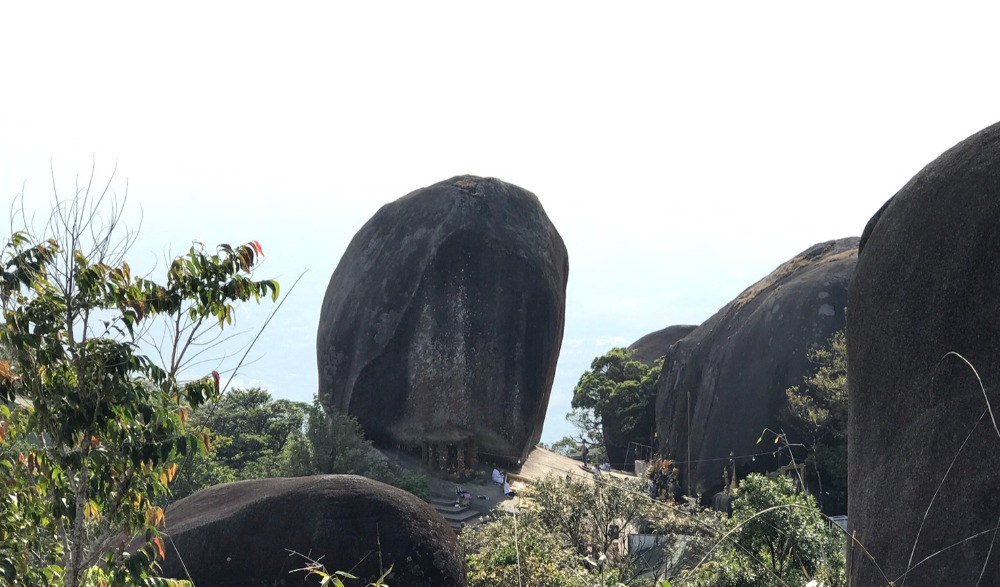 ประเพณีนมัสการรอยพระพุทธบาทพลวง อำเภอเขาคิชฌกูฏ จังหวัดจันทบุรี