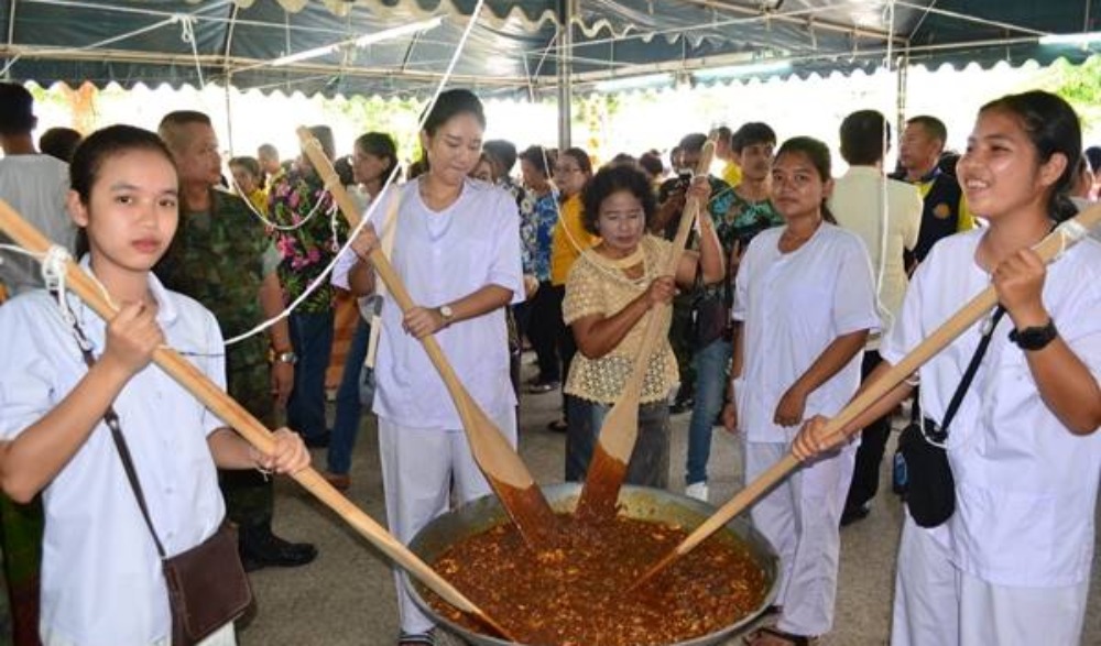 กวนข้าวทิพย์ วัดใหม่เมืองจันทบุรี