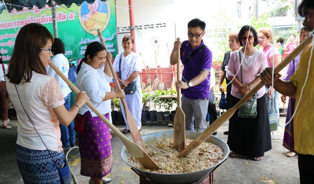 กวนข้าวทิพย์ วัดใหม่เมืองจันทบุรี