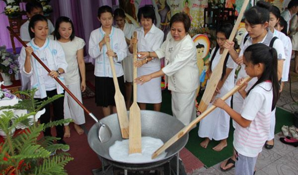 ประเพณีกวนข้าวทิพย์