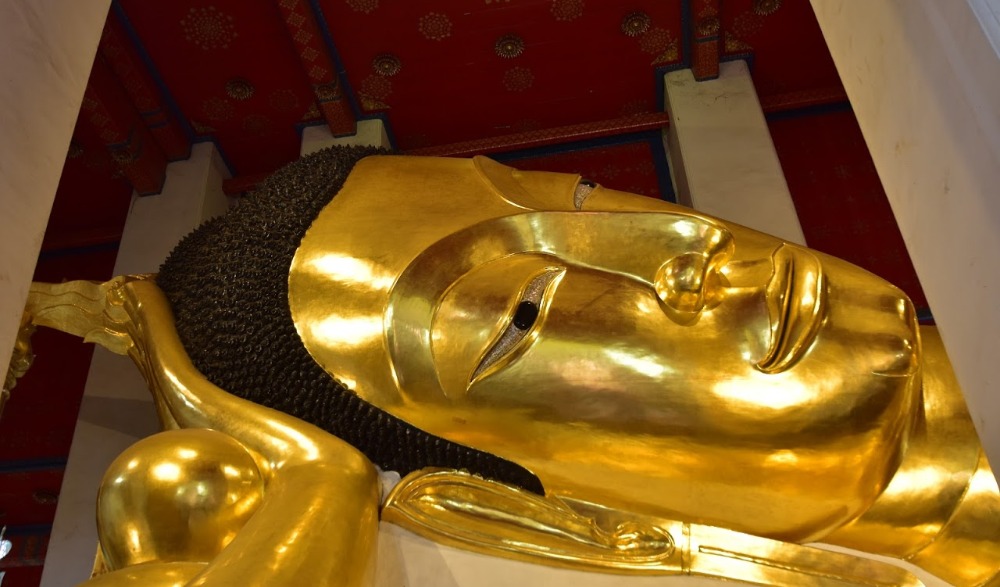 พิธีปารุปะนัง ห่มผ้าองค์พระนอนจักรสีห์