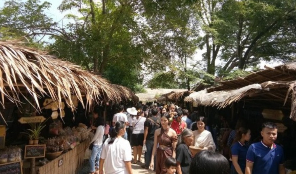 ตลาดไทยย้อนยุคบ้านระจัน
