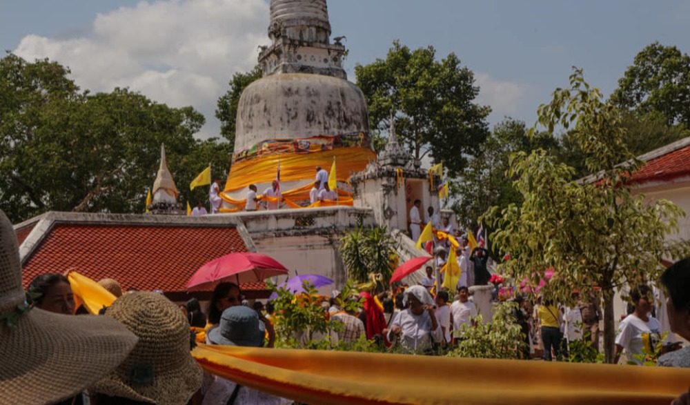 งานประเพณีมาฆบูชาแห่ผ้าขึ้นห่มองค์พระบรมธาตุเจดีย์