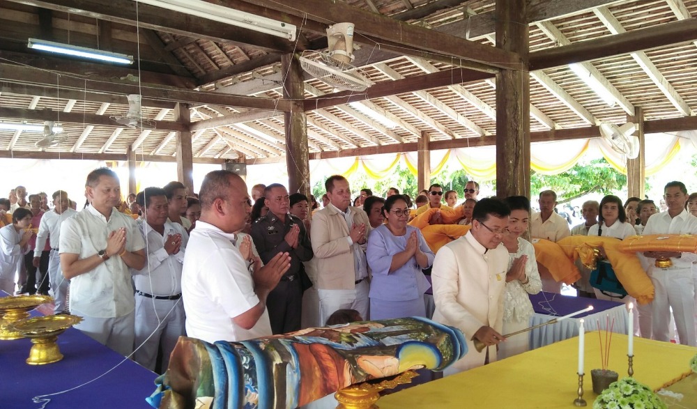 งานประเพณีมาฆบูชาแห่ผ้าขึ้นห่มองค์พระบรมธาตุเจดีย์