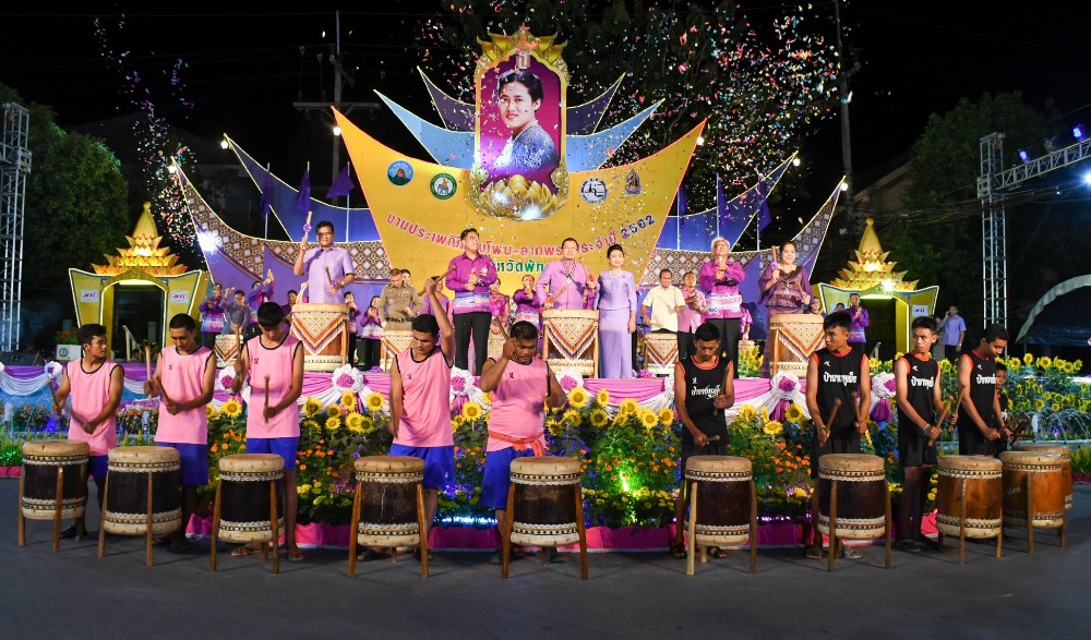 งานประเพณีแข่งโพน ลากพระ