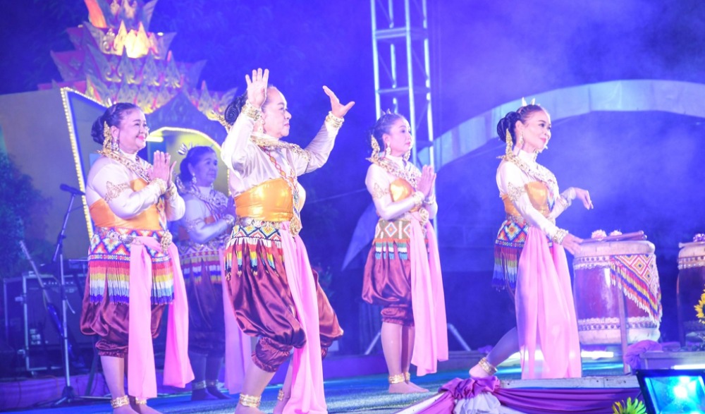 งานประเพณีแข่งโพน ลากพระ