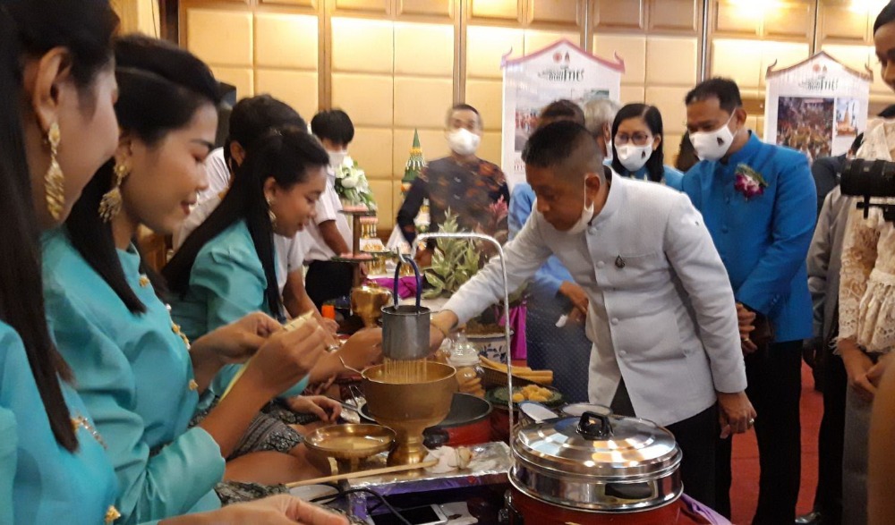 ถ่ายทอดองค์ความรู้สู่การปฏิบัติประเพณีบุญสารทเดือนสิบ:สาธิตการทำขนมสารทเดือนสิบ
