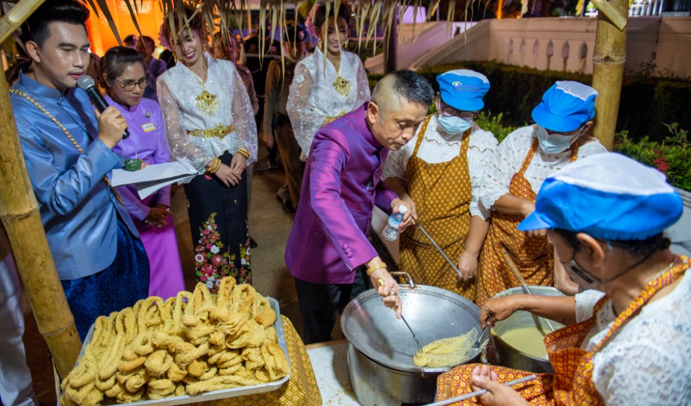 ถ่ายทอดองค์ความรู้สู่การปฏิบัติประเพณีบุญสารทเดือนสิบ:สาธิตการทำขนมสารทเดือนสิบ