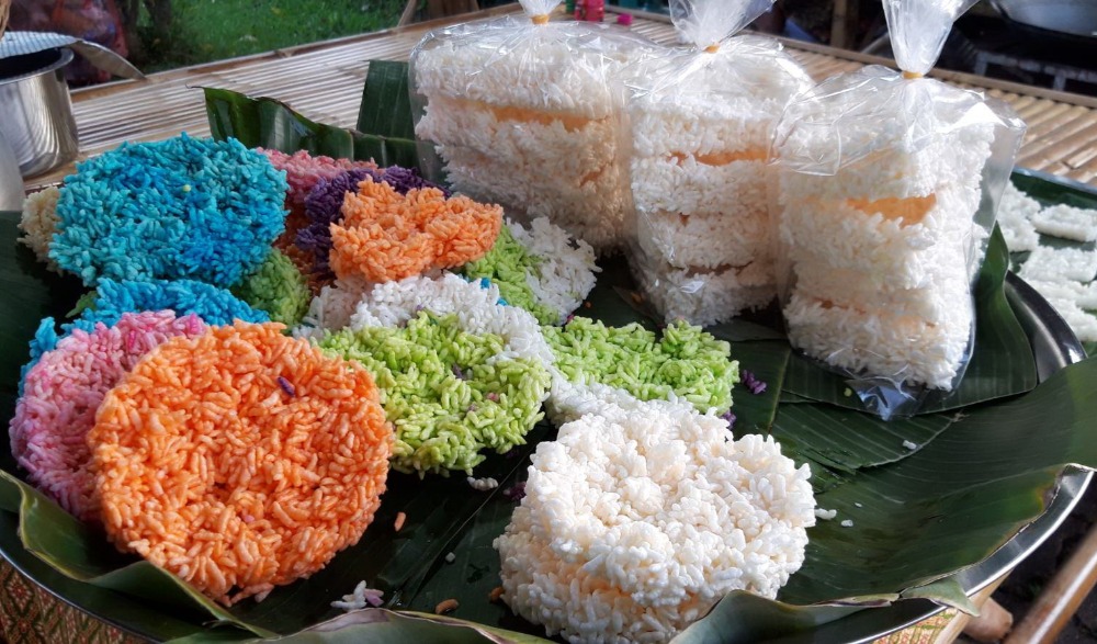 ถ่ายทอดองค์ความรู้สู่การปฏิบัติประเพณีบุญสารทเดือนสิบ:สาธิตการทำขนมสารทเดือนสิบ
